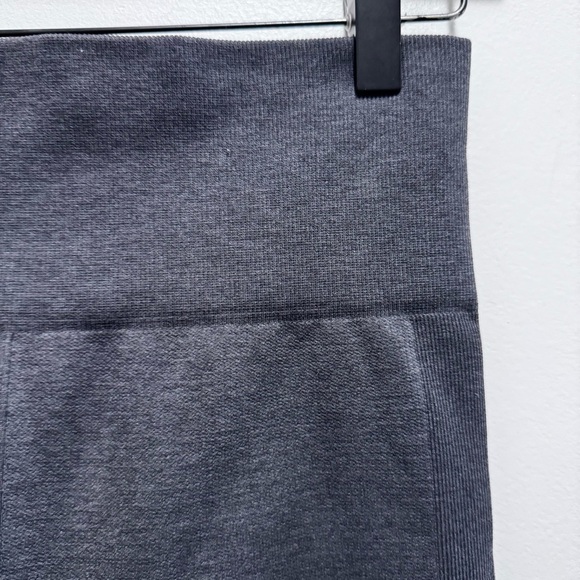 Lululemon Seamlessly Street Seamless Crop Legging Grey Black Size 6 - Picture 6 of 11